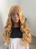 Sublime perruque blonde bouclée lace front