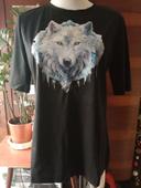 T-shirt avec une tête de loup comme motif