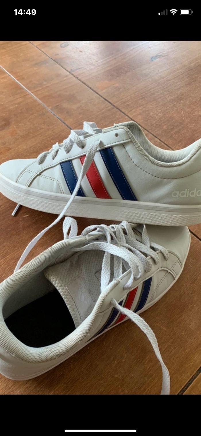 Baskett adidas  bandes rouge et bleu 40 - photo numéro 3