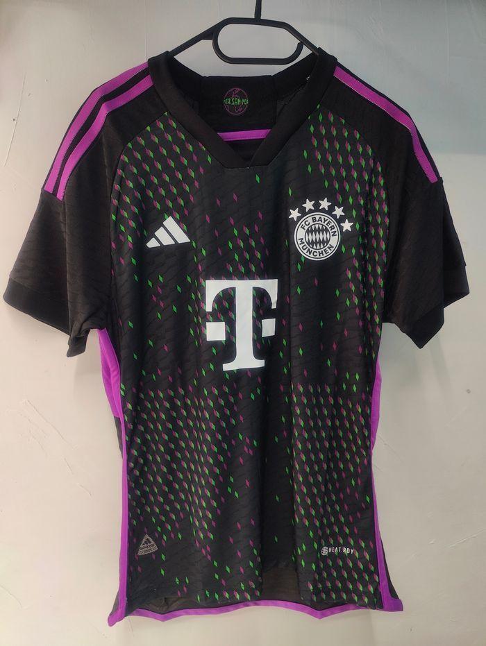 Maillot Bayern 23-24 - photo numéro 1