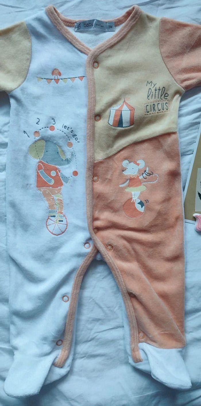 Pyjama / grenouillère velours bébé fille Gémo 3 mois - photo numéro 4