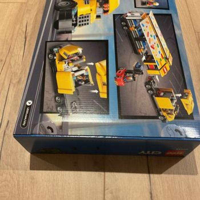 Lego City 60440 Le camion de livraison jaune Lego - photo numéro 3