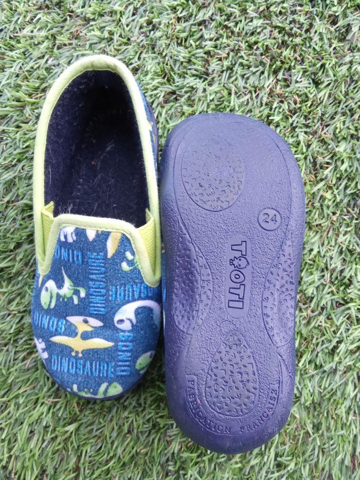 Chaussons garçon marque troti taille 24, motif dinosaures, bleu, jaune - photo numéro 2