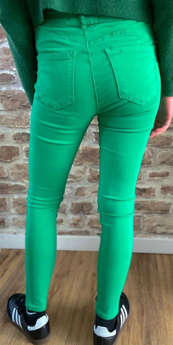 Pantalon slim vert ANA & LUCY 36 neuf sans étiquette - photo numéro 1