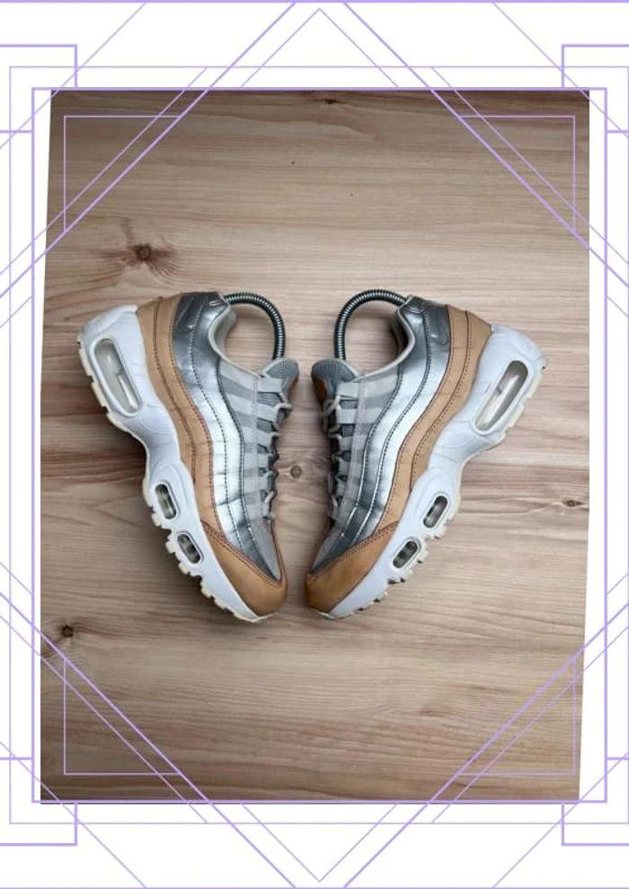 👟 Nike Air Max 95 Gris et Dorée Pointure FR 37,5 US 6,5 👟 - photo numéro 1