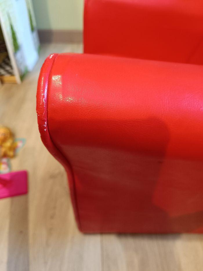 Très beau fauteuil rouge pour enfant simili cuir - photo numéro 7