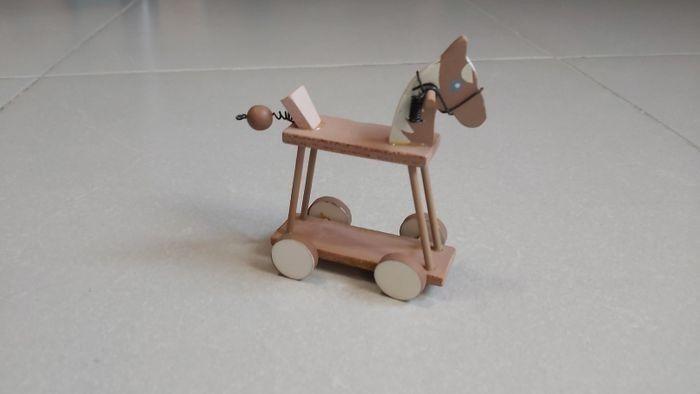 Figurine cheval en bois - photo numéro 1