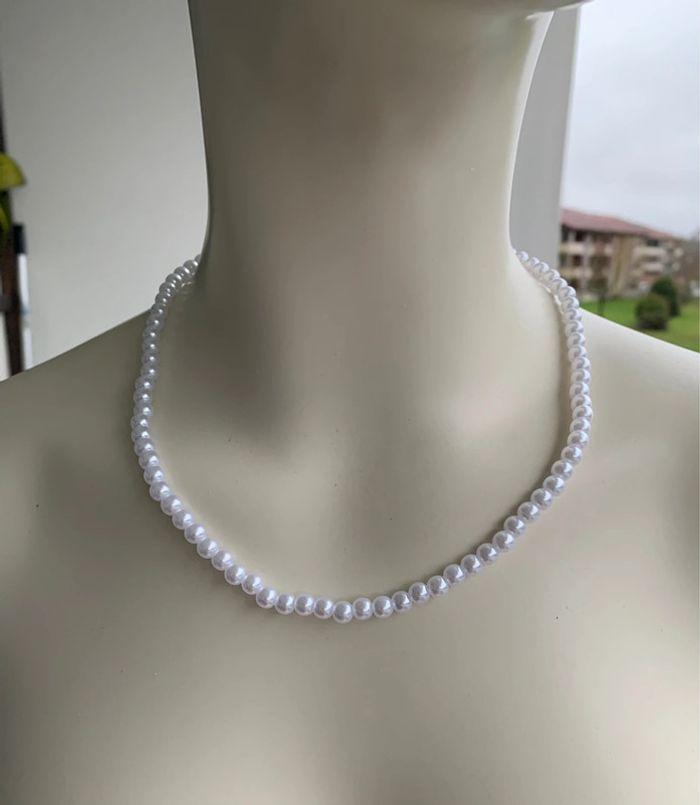 Collier de perles blanches en résine - photo numéro 2