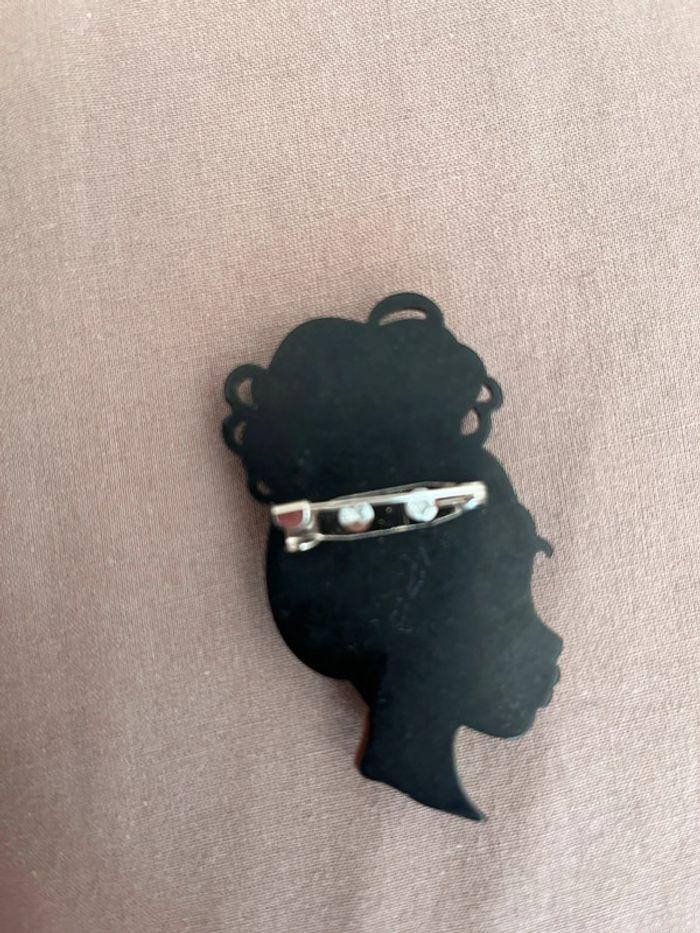 Broche visage femme - photo numéro 2