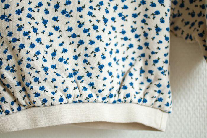 Sweat blanc fleurs bleues, Kiabi bio, 12 mois - photo numéro 2