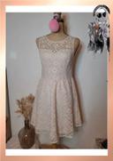 Robe dentelle beige Lipsy London