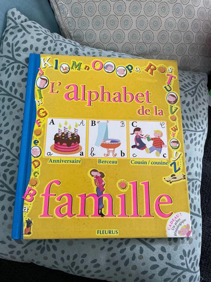 Livre L’alphabet de la famille de chez Fleurus - photo numéro 1