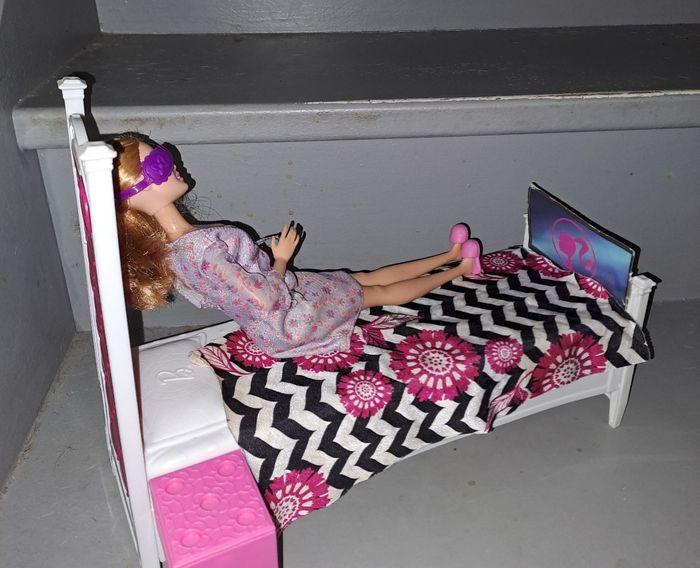 Barbie et sa chambre - photo numéro 3