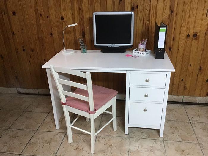 Bureau en bois massif pour chambre enfant / ado