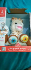 Peluche Sophie la girafe touch and music