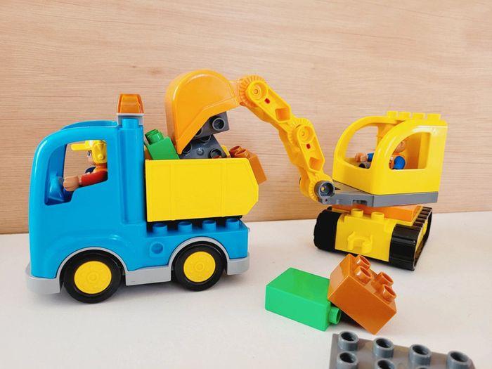 Lego duplo Le camion et la pelleteuse

10812 - photo numéro 2