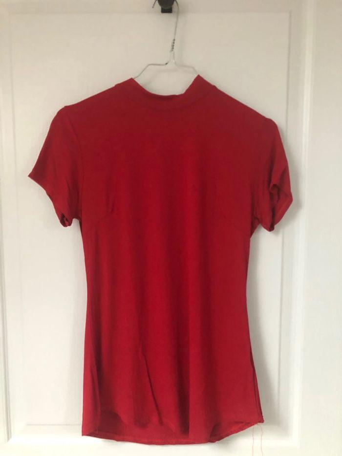 T shirt rouge  taille M - photo numéro 1