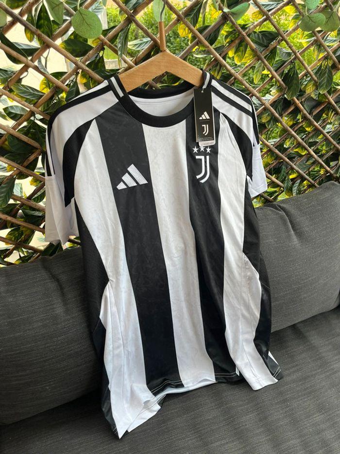 Maillot Juventus neuf Taille L - photo numéro 1