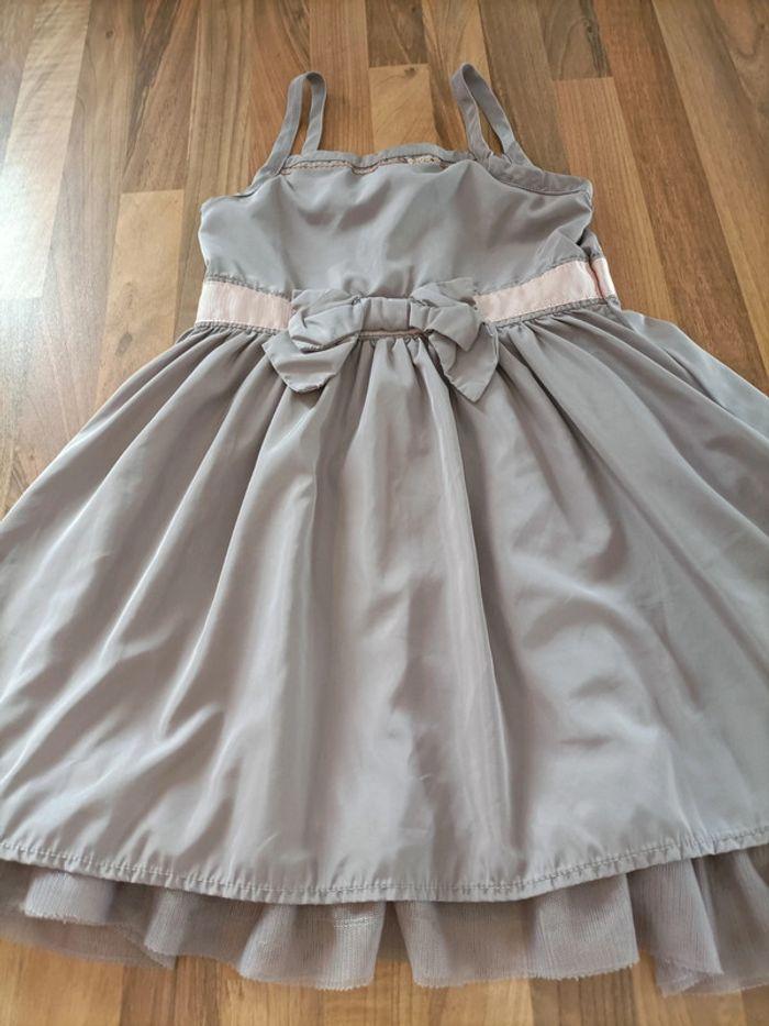 Robe taupe👗 4 ans - photo numéro 1