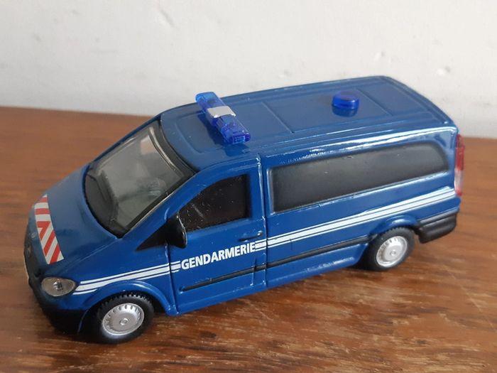 Mercedes Vito Gendarmerie. Bburago - photo numéro 1