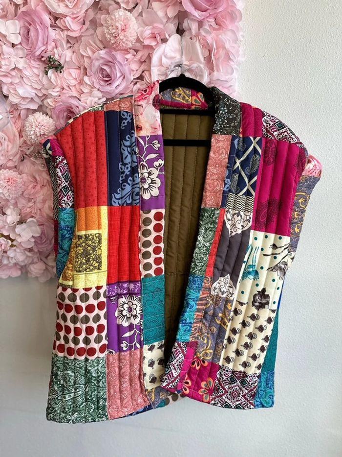 Gilet sans manches matelassé, taille U patchwork de couleurs vives - photo numéro 1