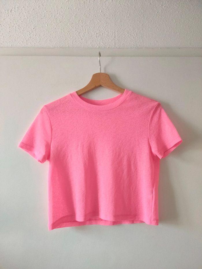 T-shirt court rose fluo - Bershka (taille S) - photo numéro 1