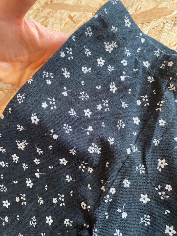 Legging 3 ans fille Kiabi noir fleur blanche très bon état pantalon - photo numéro 2