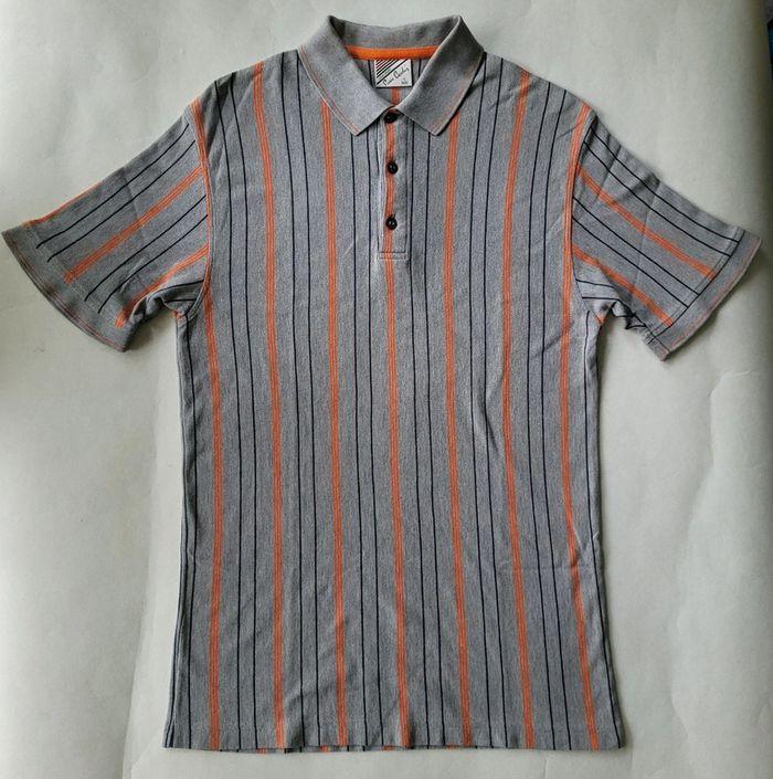 Polo rayé Pierre Cardin orange et bleu foncé homme taille L en très bon état - photo numéro 1