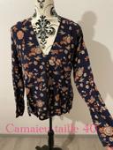 Blouse à manches longues effet cache cœur bleu marine à motifs fleurs camaïeu taille 40