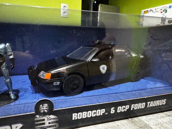 Robocop Ford Taurus Police - photo numéro 2