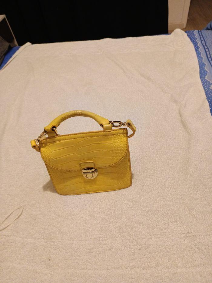 Petite robe jaune femme plus sac à main - photo numéro 8