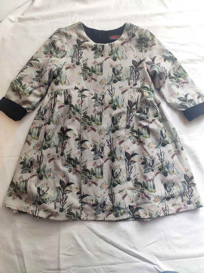 Magnifique robe Catimini 6 ans motif fleuri parfait état - photo numéro 1