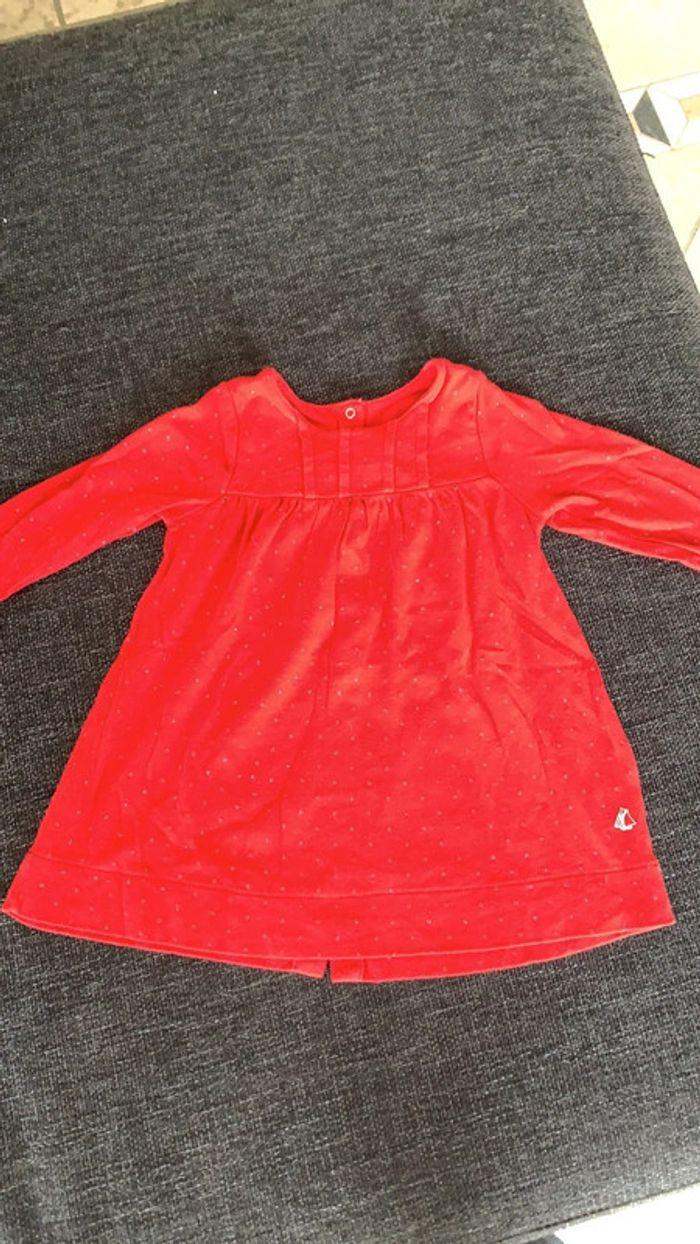 Robe rouge à pois argenté, petit bateau, 18 mois en très bon état - photo numéro 1