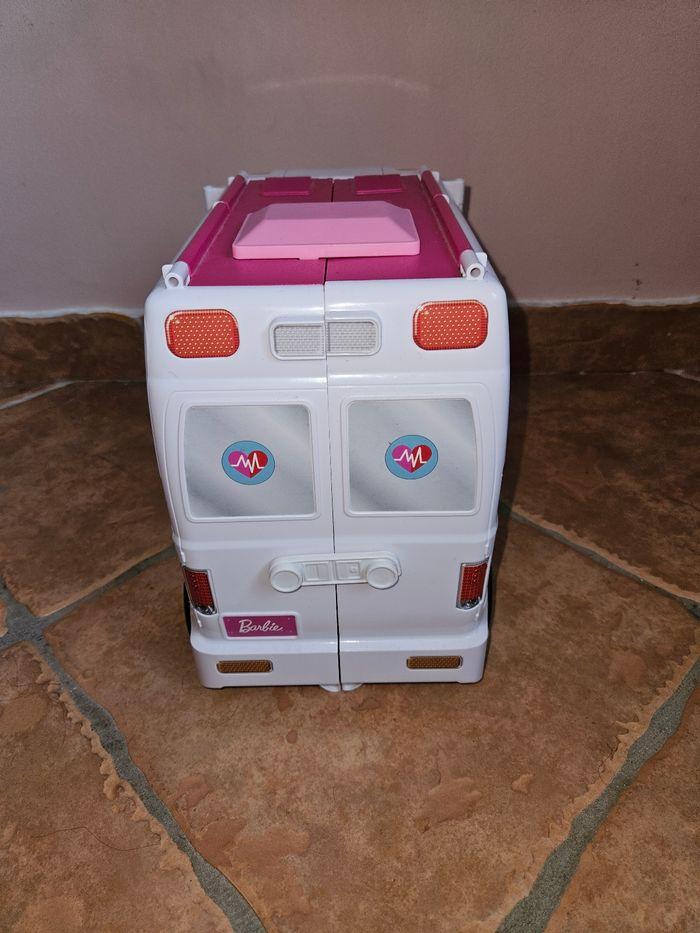 Barbie ambulance - photo numéro 5