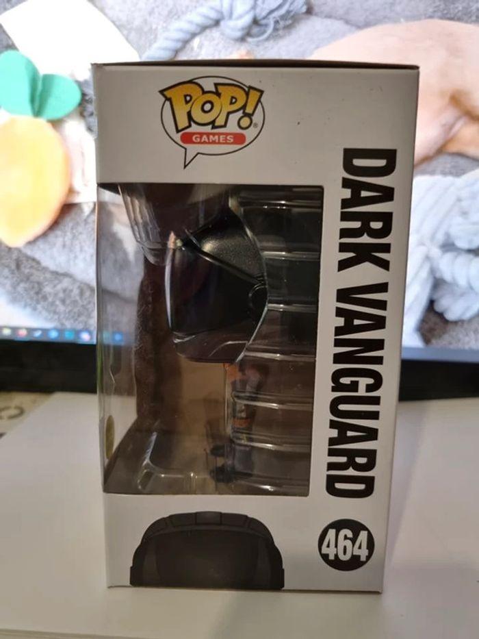 Funko pop ! Fortnite - Dark Vanguard # 464  GITD - photo numéro 4