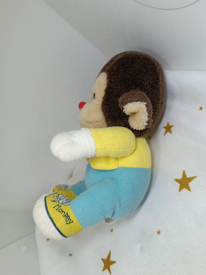 Doudou Teddy Bear monkey singe peluche jaune bleu rayé nez rouge cp c.p. francais basket - photo numéro 4