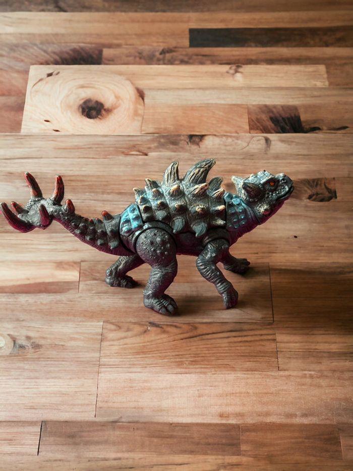 Chap Mei 2008 - jouet figurine dinosaure Ankylosaurus âge de pierre 21cm x 12cm - photo numéro 3