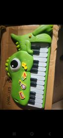 Vend piano bebe