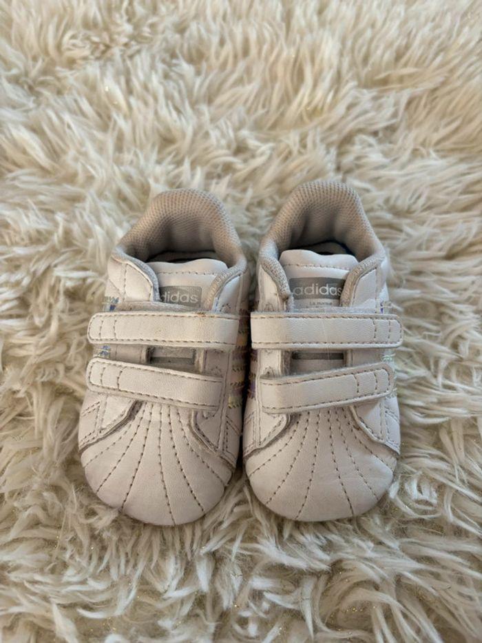 Magnifique chaussures de bébé Adidas taille 17 - photo numéro 2