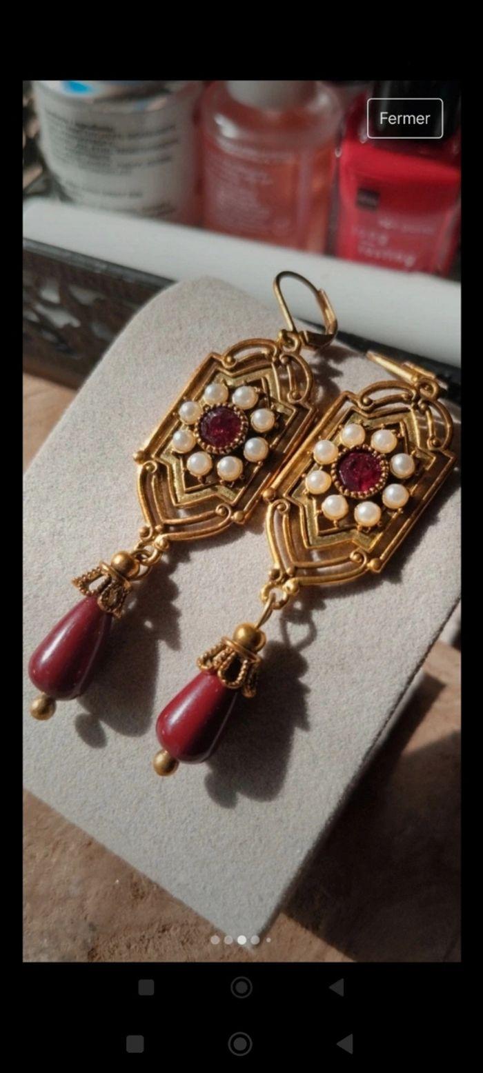 Boucles d'oreilles de style antique art médiéval avec cristal de couleur cornaline et perle couleur de culture goutte rouge - photo numéro 2