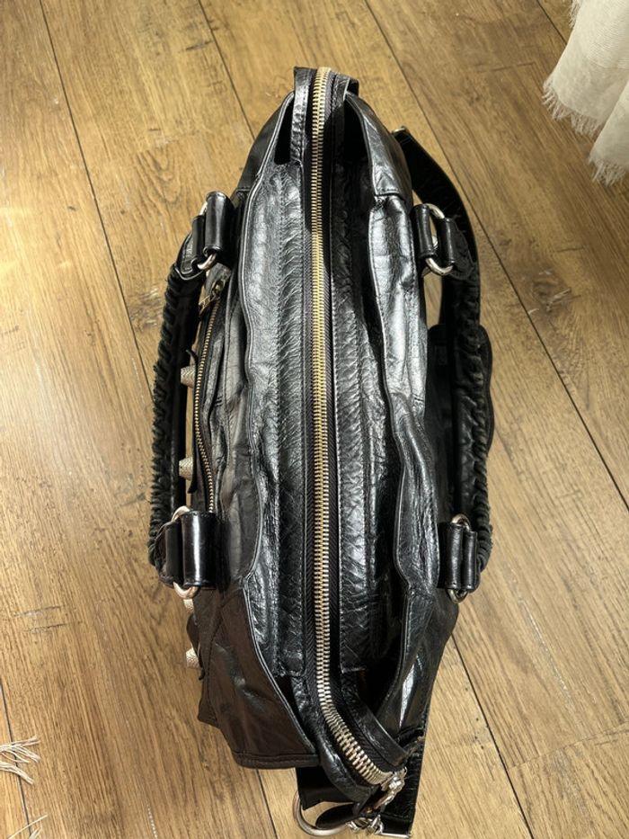 Sac City Balenciaga noir en cuir avec bandoulière grand format bijouterie argent - photo numéro 20