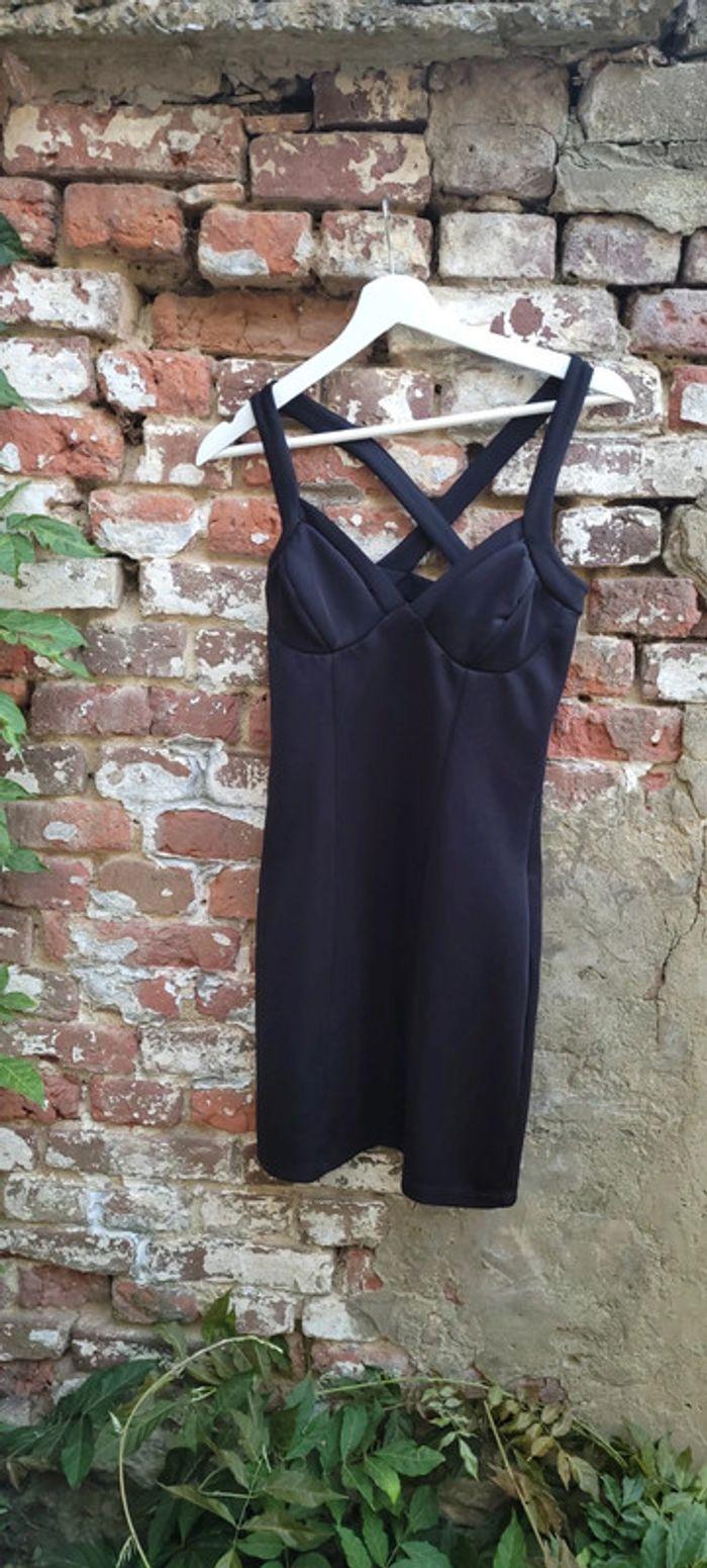 Jolie robe sexy noir Bershka Taille XS - photo numéro 1