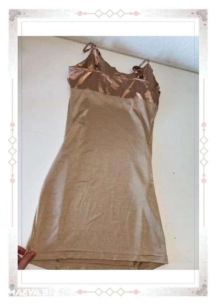 Robe d’été Shein beige satinée moulante haut bouffant rose gold satinée bretelles taille S/36 - photo numéro 7