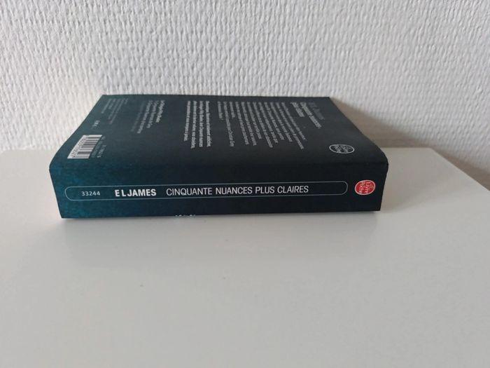 📚E.L.James - Cinquantes nuances plus claires format poche📚 - photo numéro 3