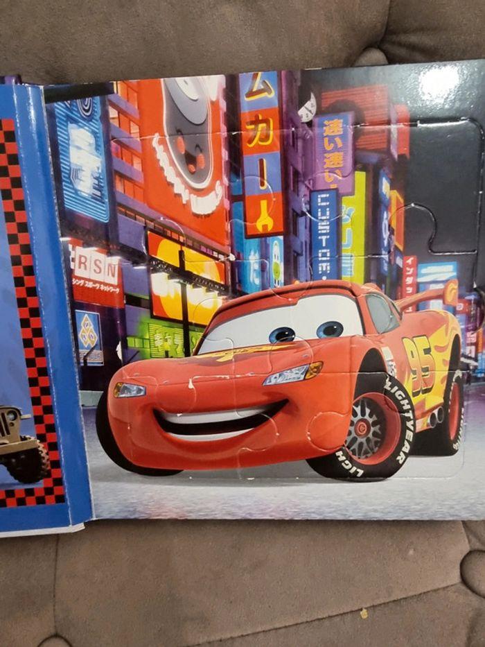 Livre avec  puzzles voitures  Cars 2 Disney - photo numéro 2