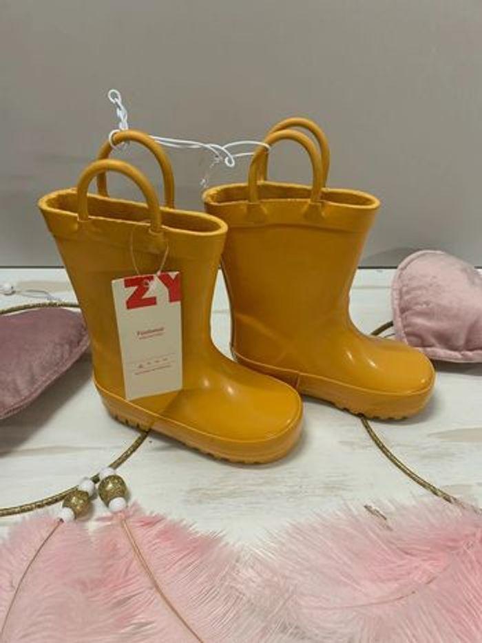 Bottes de pluie garçon (neuf) Taille 21 - photo numéro 2