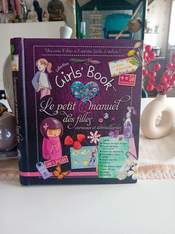 Livre le petit manuel des filles curieuses et débrouillardes - photo numéro 1