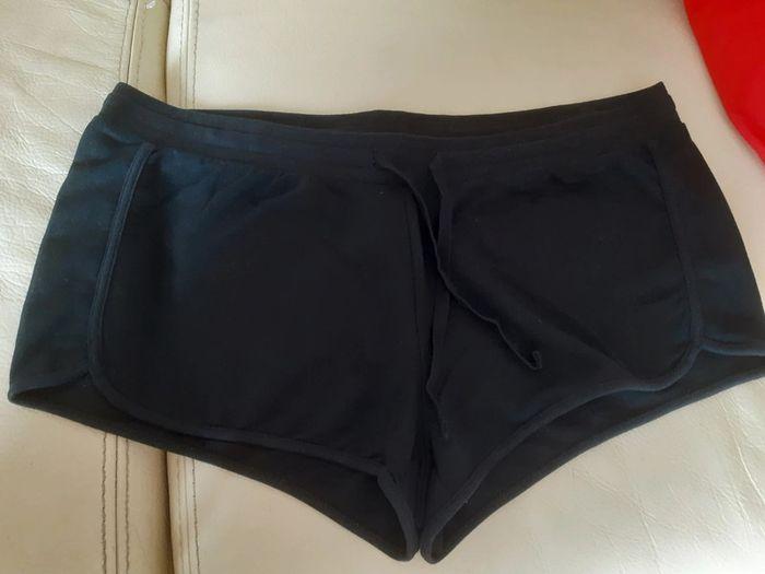 Short neuf Taille 44/46 - photo numéro 5