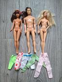 Barbies lot de 3 + vêtements