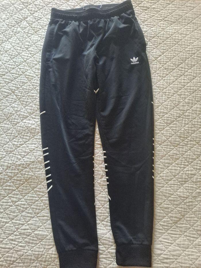 Pantalon jogging ADIDAS taille 12/13 ans - photo numéro 1